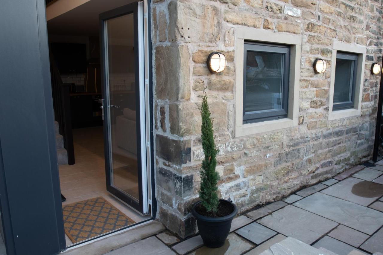 Unique Barn Conversion In Saddleworth Oldham Eksteriør billede