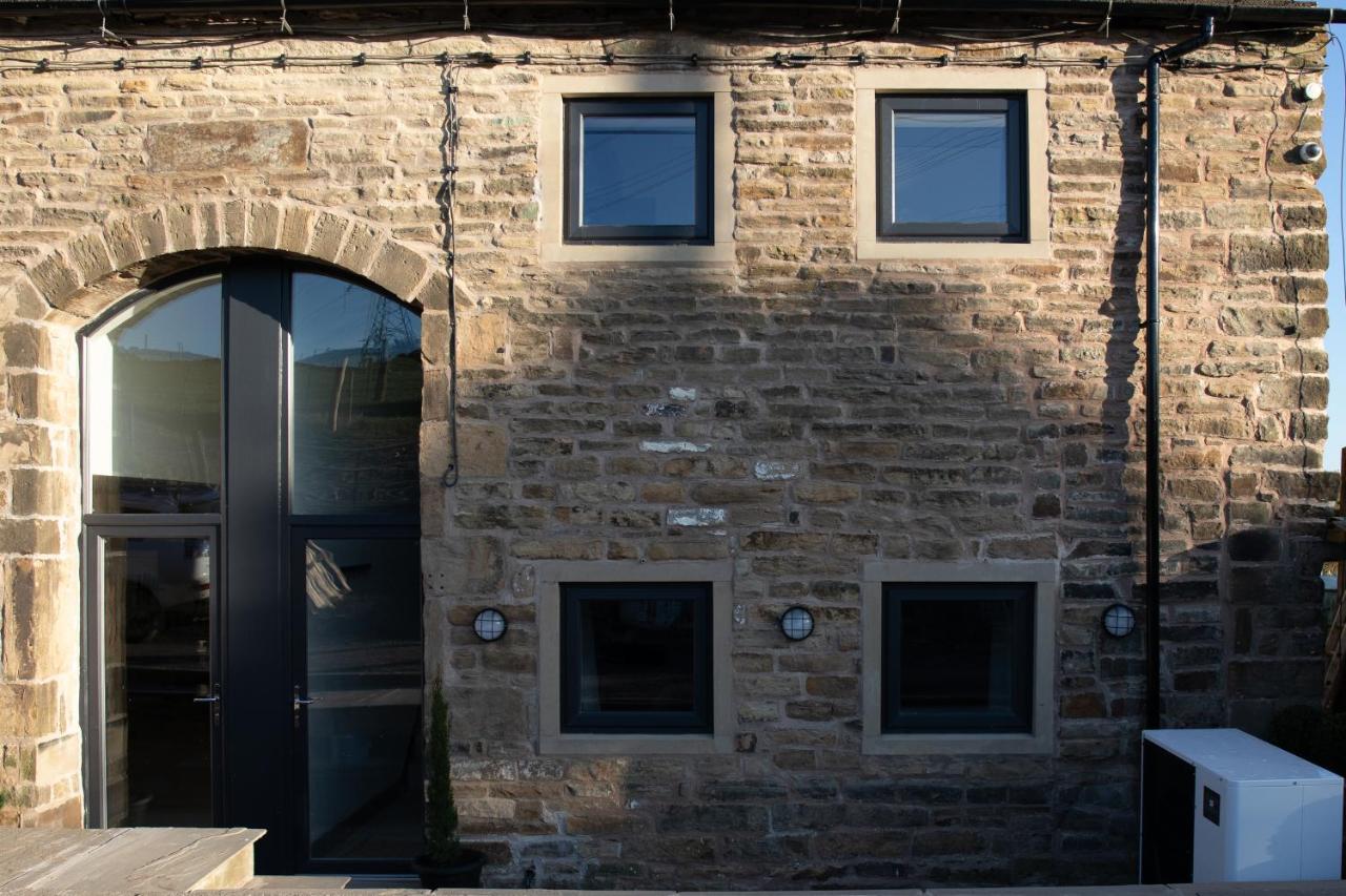 Unique Barn Conversion In Saddleworth Oldham Eksteriør billede