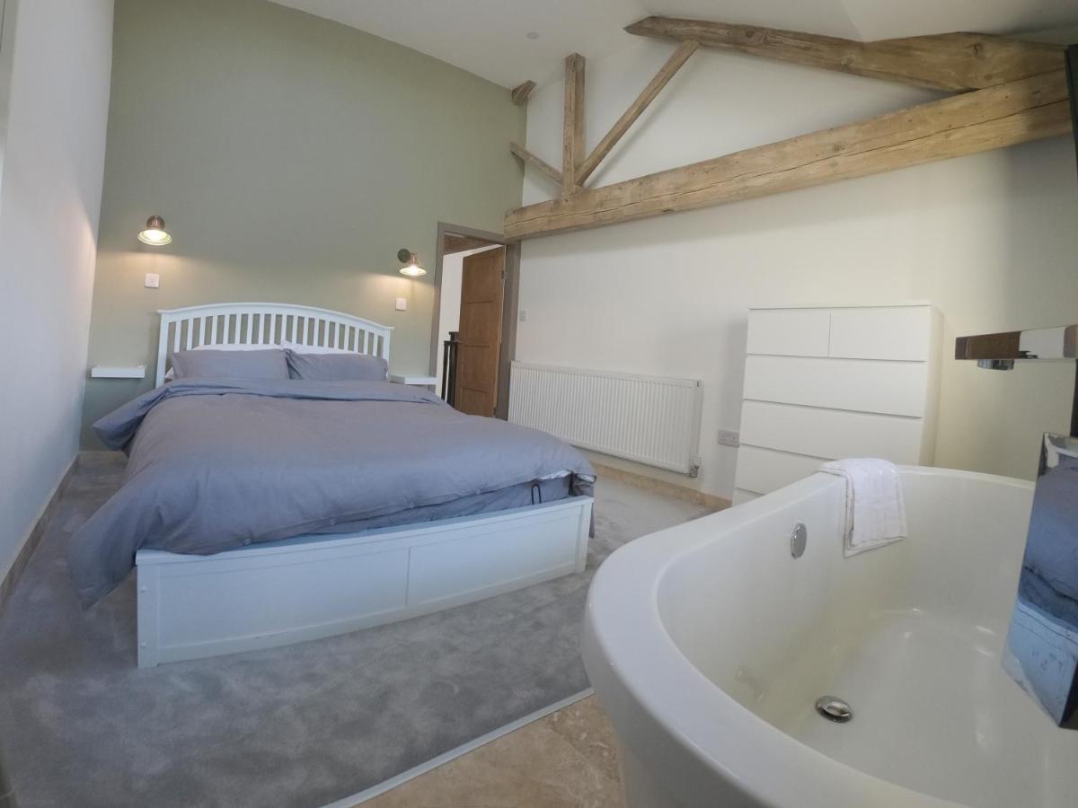 Unique Barn Conversion In Saddleworth Oldham Eksteriør billede