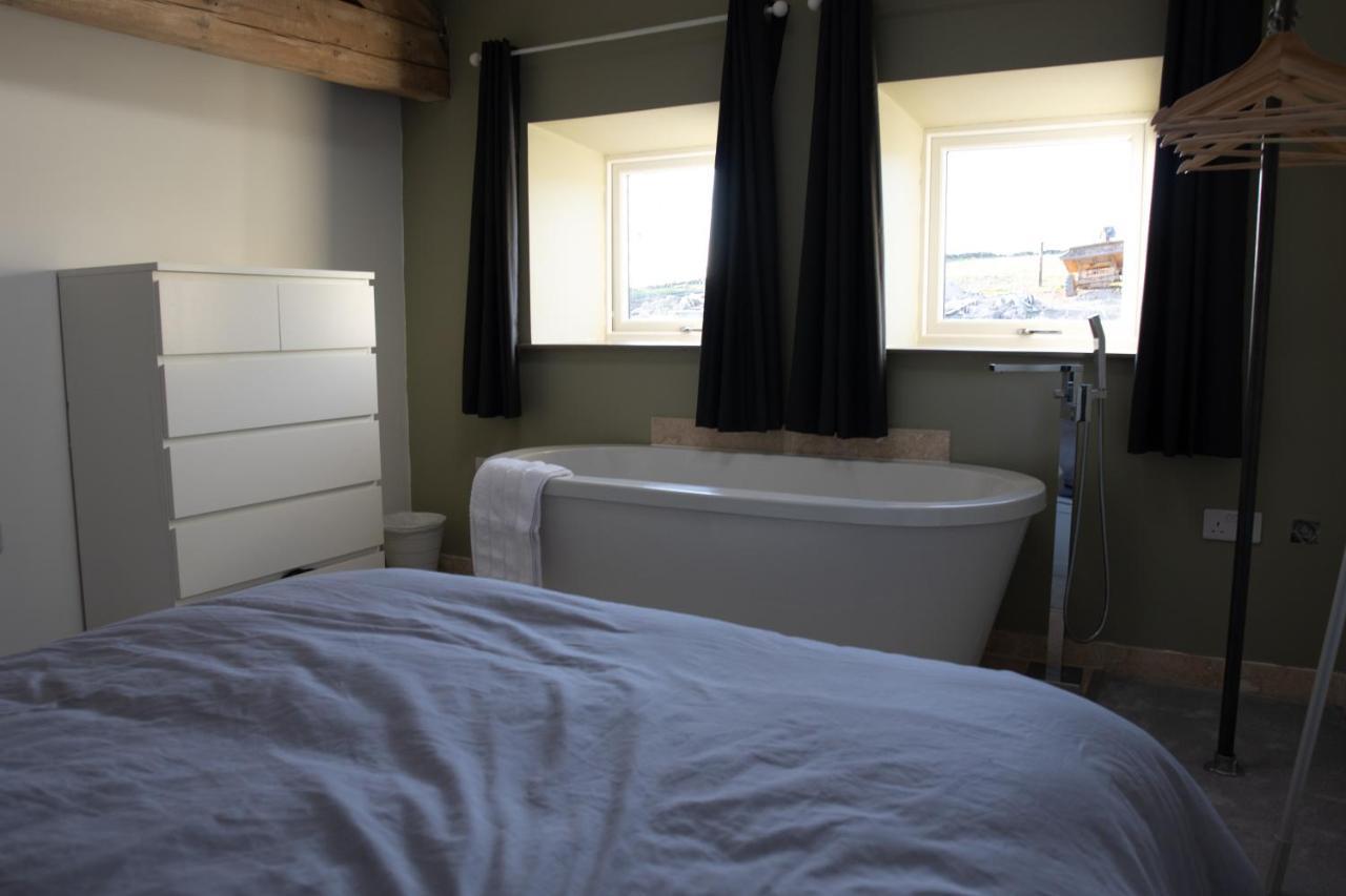 Unique Barn Conversion In Saddleworth Oldham Eksteriør billede