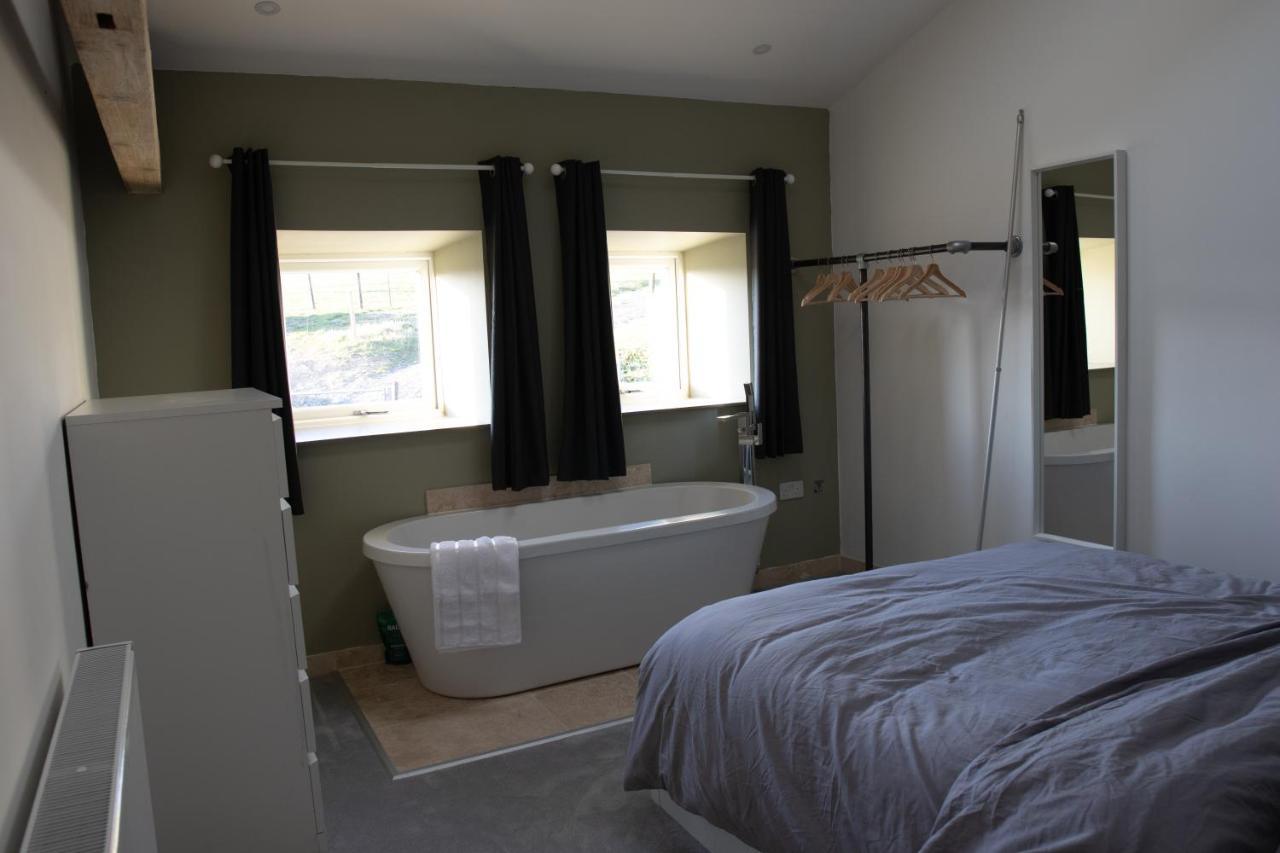Unique Barn Conversion In Saddleworth Oldham Eksteriør billede