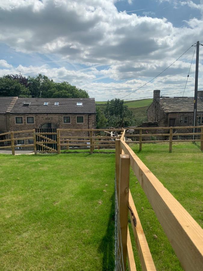 Unique Barn Conversion In Saddleworth Oldham Eksteriør billede
